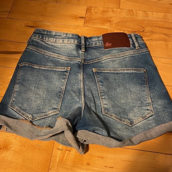 Zara jean shorts. - Picture 2 of 3